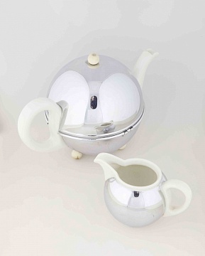 Чайник и молочник, 1930
